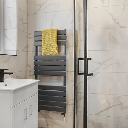 Luxury 3-bedroom, 3-bath In Dalton-in-furness بيت للعطل